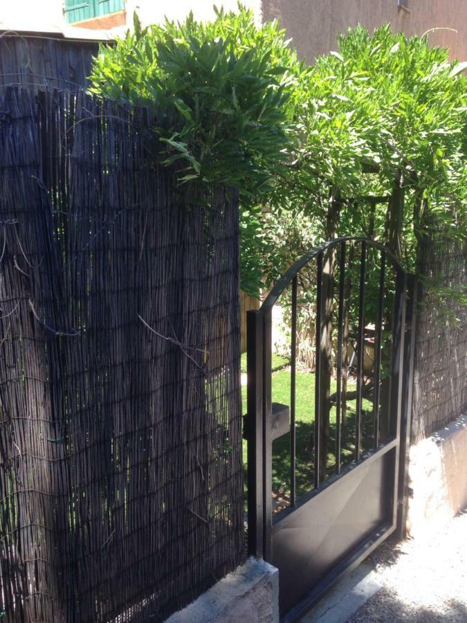 Agreable Studio Proche Sttropez Piscine Et Tennis Gassin Exterior foto